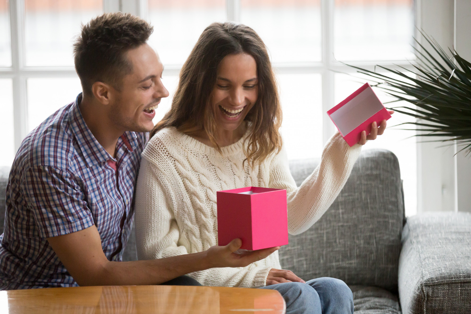 Things To Know While Buying Gifts For Your Women